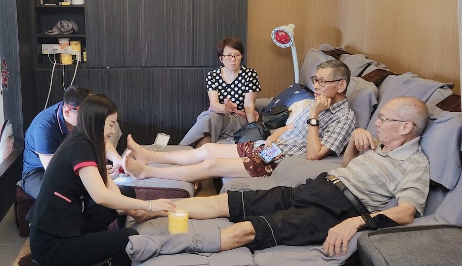 Therapist providing foot massage in Kang Ning Xuan